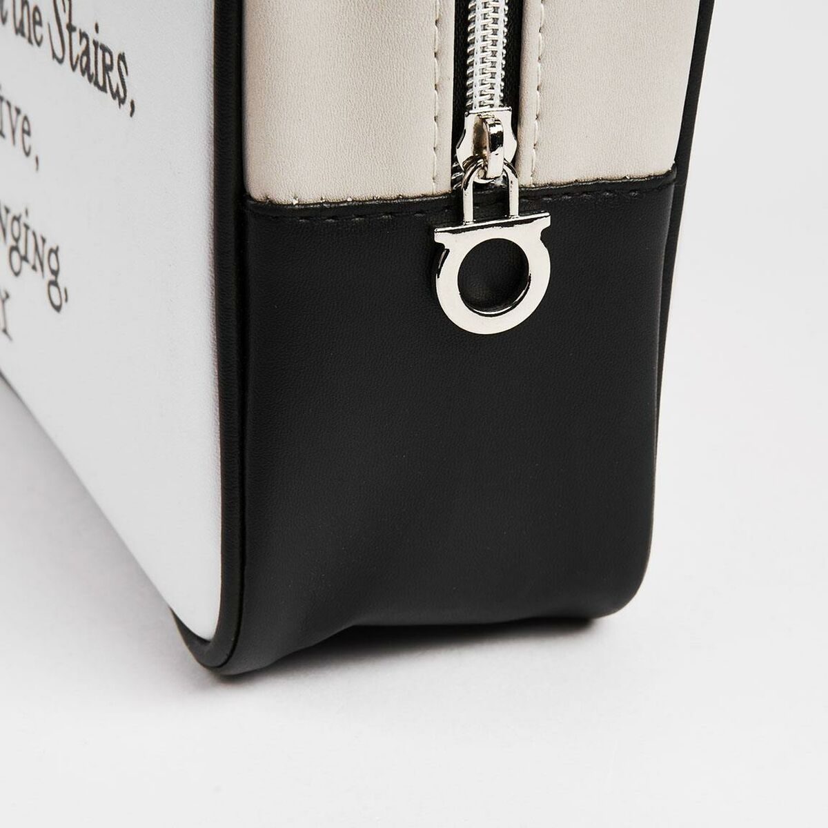 V4HE3D66FAE557FFAA0F9BEB12898268E85R5175628P3